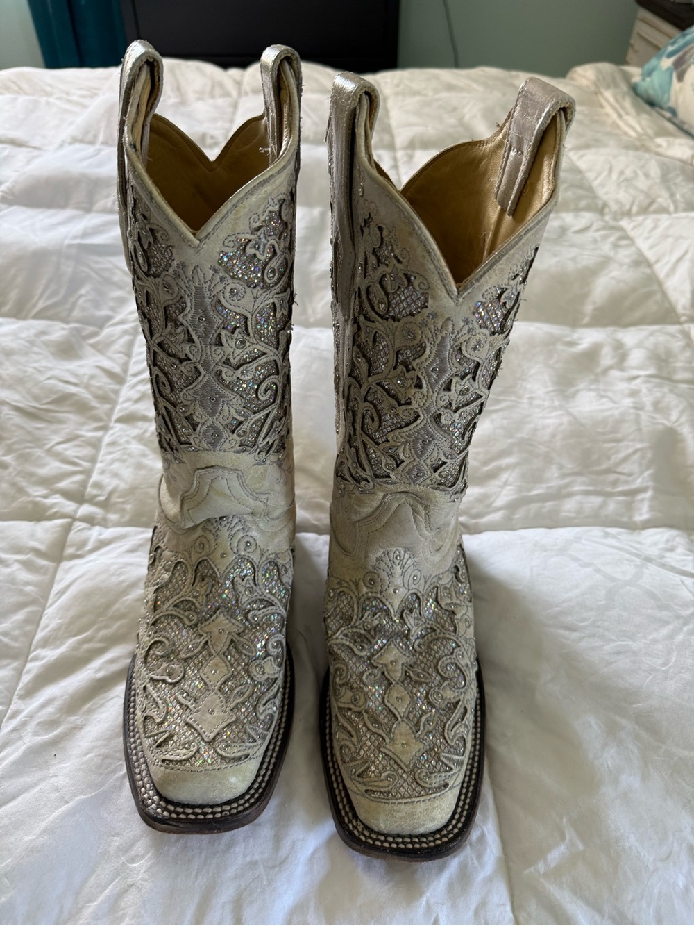 CORRAL WOMEN'S WHITE GLITTER & CRYSTALS
WESTERN BOOTS - SQUARE TOE